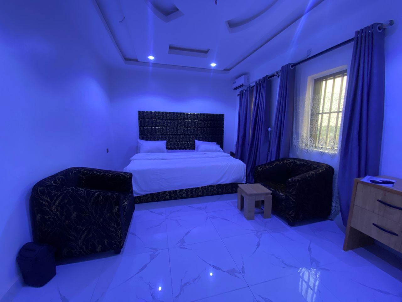 IMG-ROOM